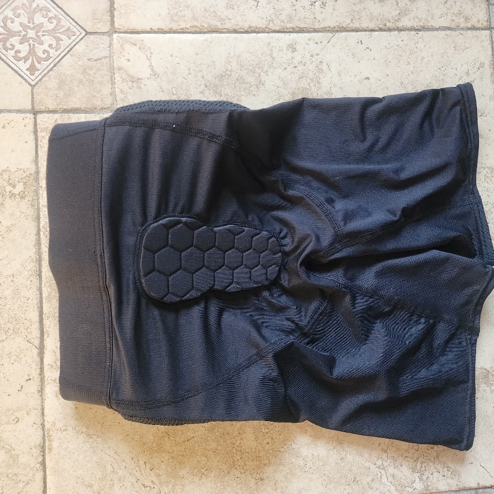 Under Armour Black Padded Compression Shorts - Picture 2 of 4